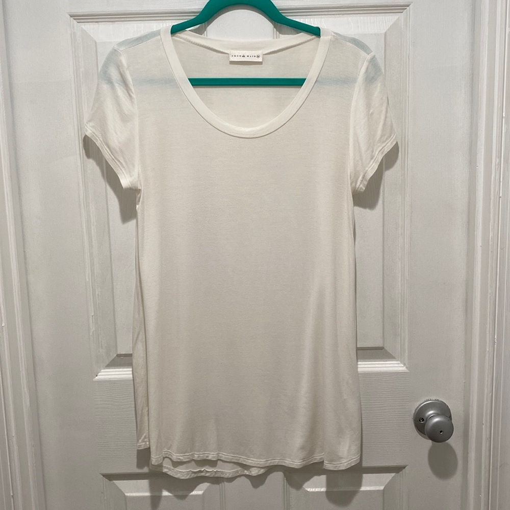 Coco & Main White Tunic Tee - Medium - EUC